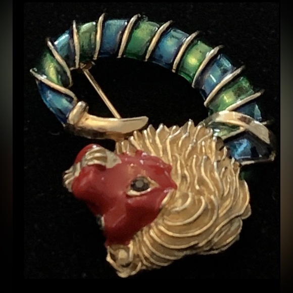 Estate Vintage Red Face Lion Head Green Ribbed Enamel Swirly Pin RARE